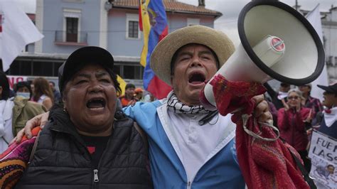 Ecuador legislature moves forward on president’s impeachment